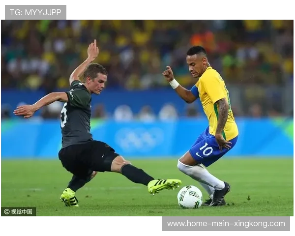 青岛西海岸多点传切精彩连线，一次射门可惜稍稍偏出